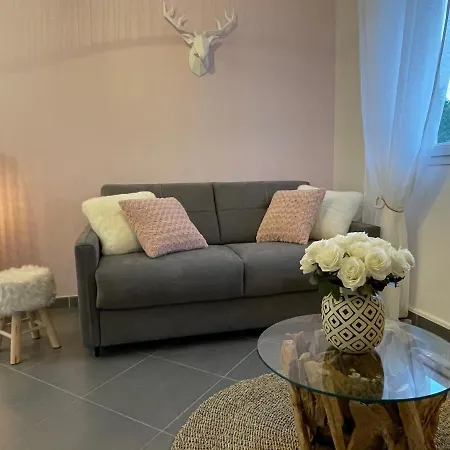 Апартаменты Calme Et Cosy *